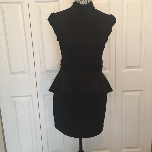 Forever 21 Dresses & Skirts - Lil black dress